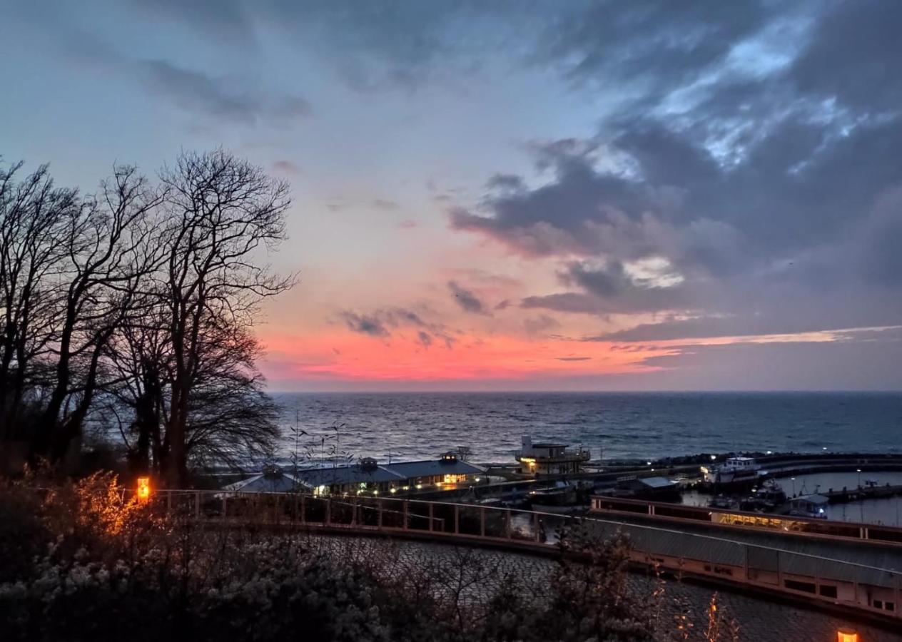 Seelotsenstation Sassnitz Mit Hafenblick By Unsere Urlaubszeit Exterior foto